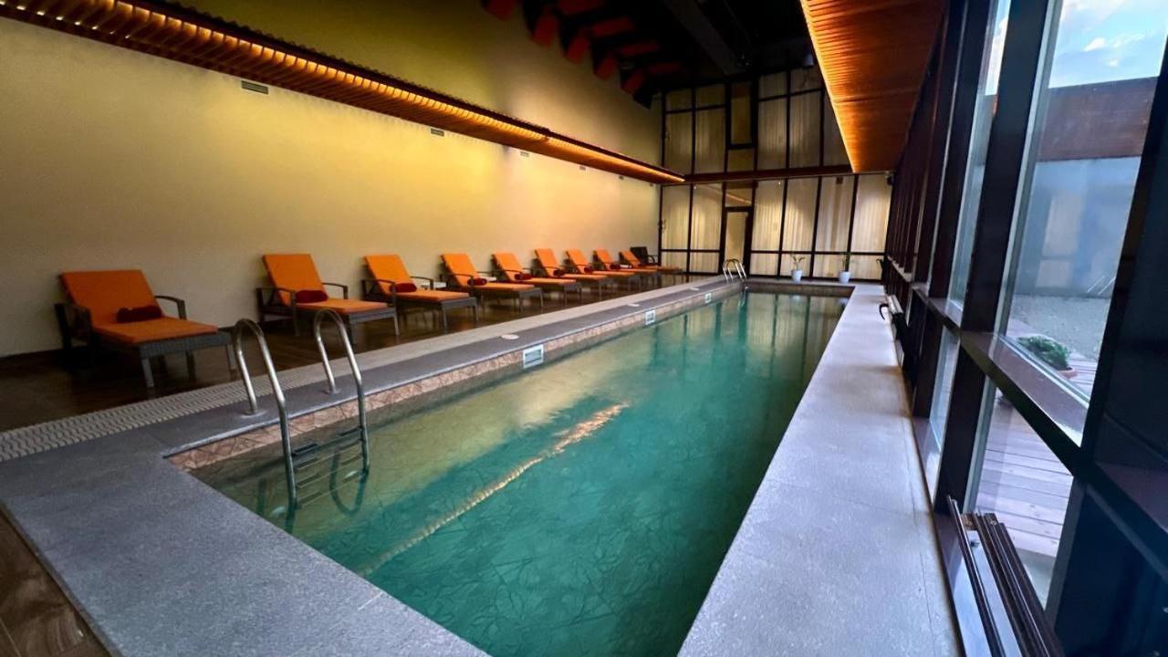 Barhat Hotel & Spa Тараз Экстерьер фото
